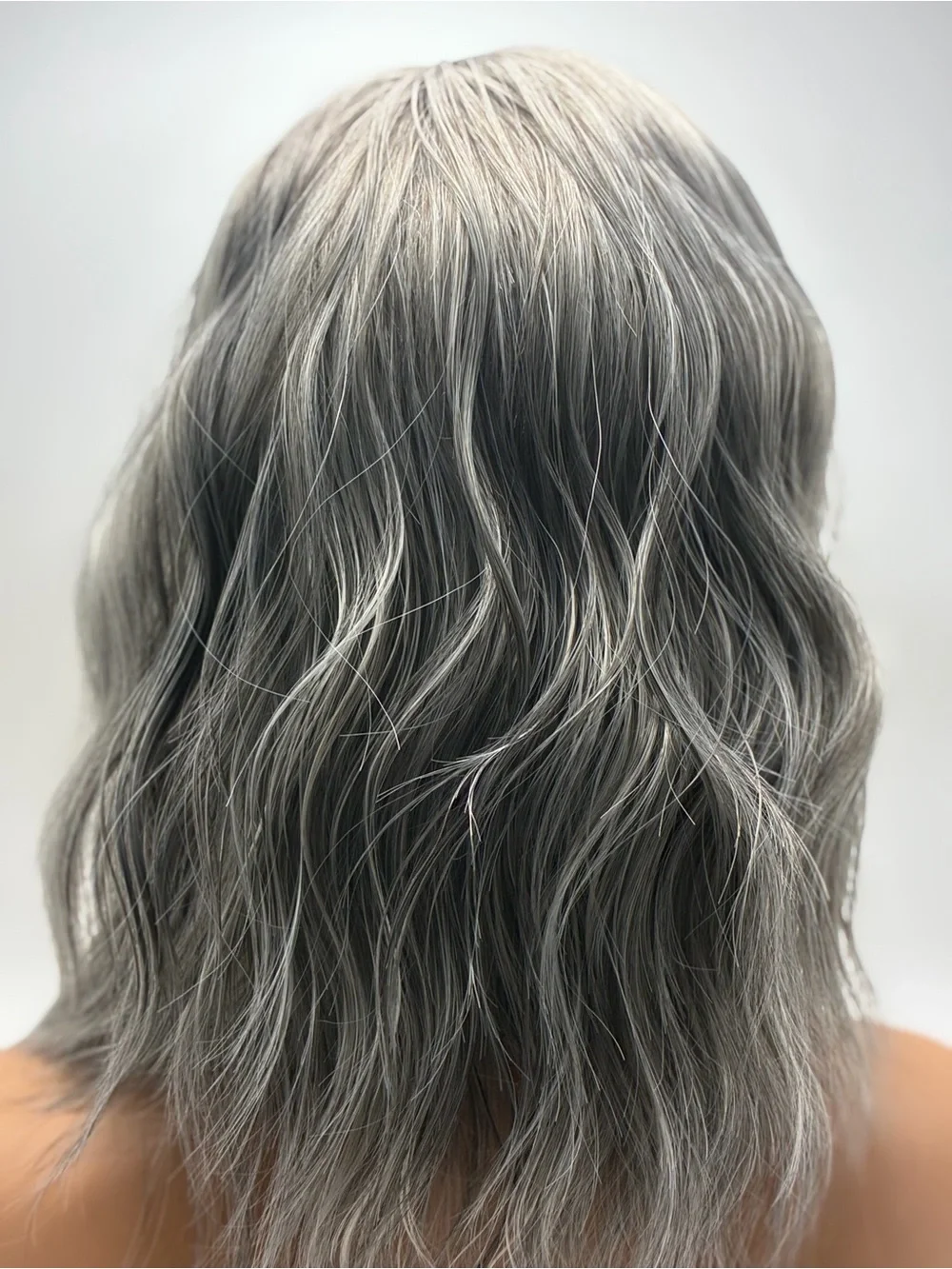 Silver Gray Women's Wavy Mid-Length Wig - Sleek Natural Look. Synthetic 14”